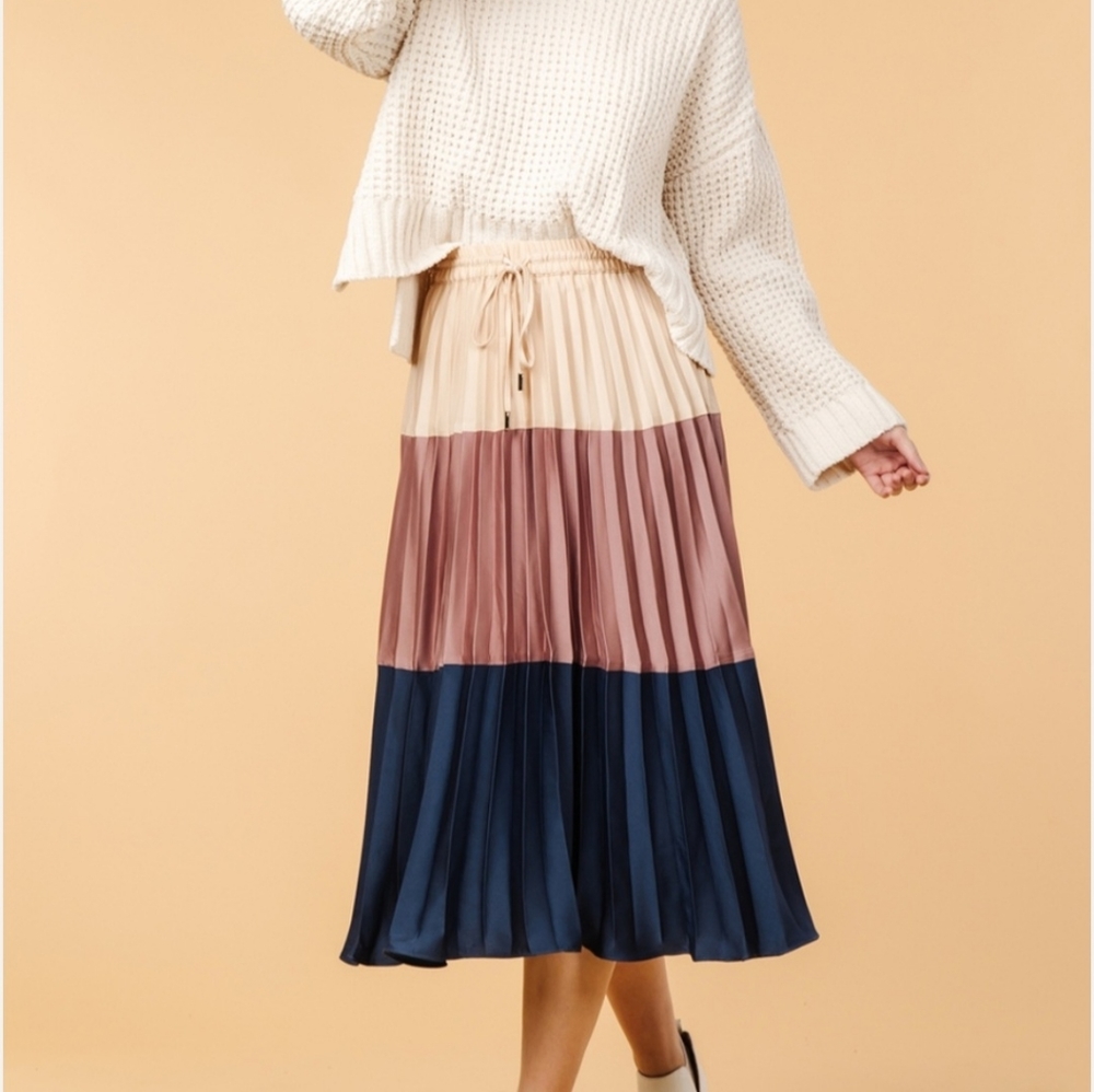 Pleated skirt